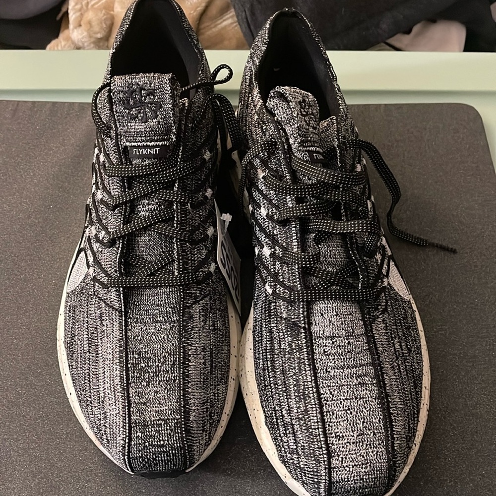Women’s Flyknit sneakers